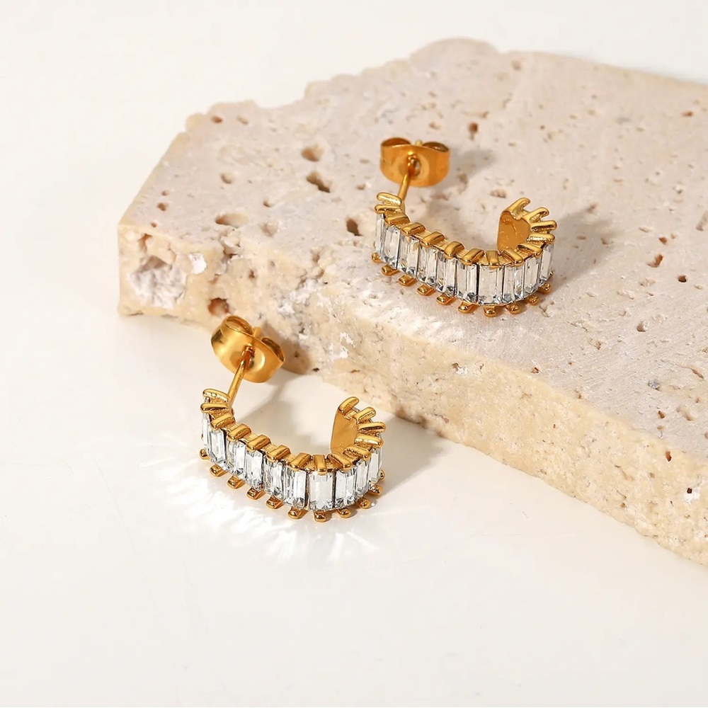 NEW💎18K Gold Plated Simulated Diamond Earrings*Baguette Earrings*Diamond Cut